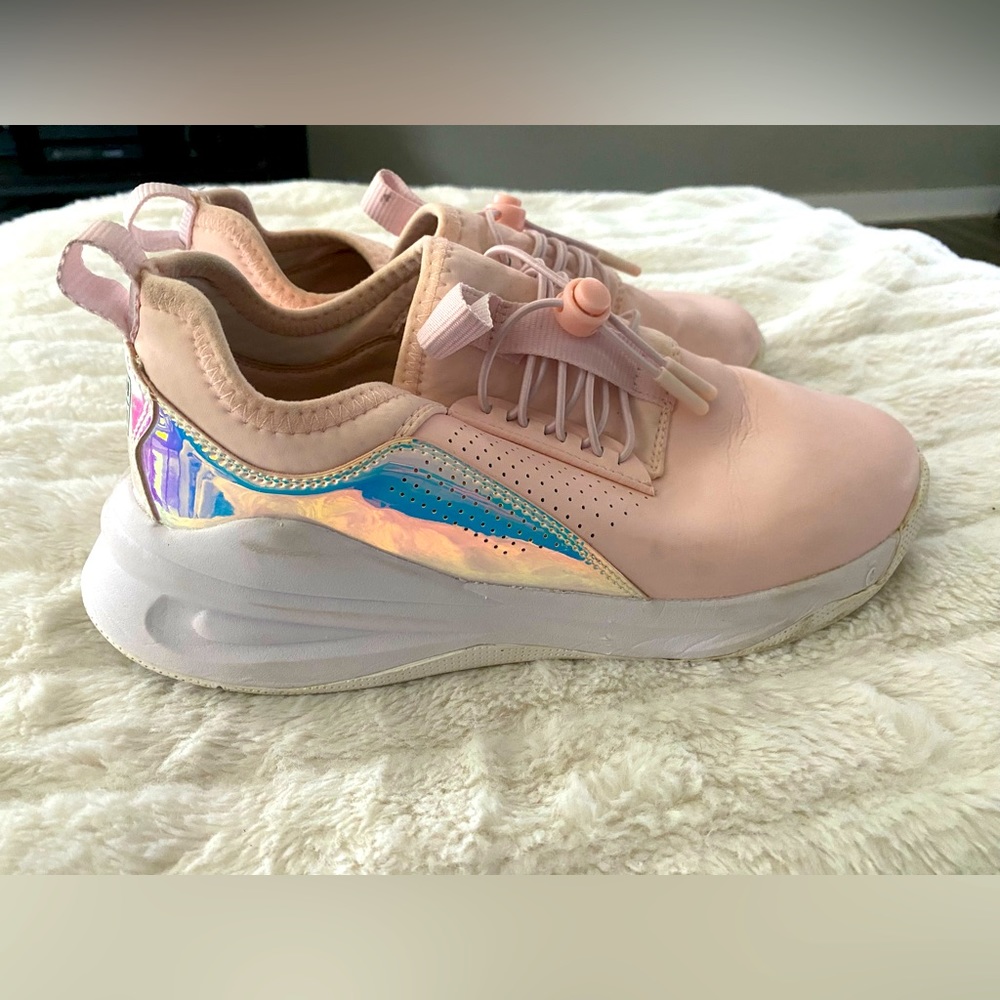 DONATING SOON [Clove] Pink 2021 Holographic Shoes